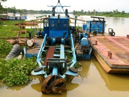 dredging vessel